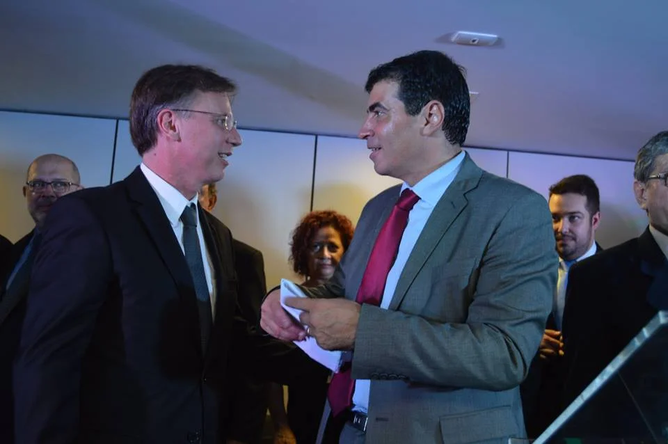 Belinati quer elogio até de Deus