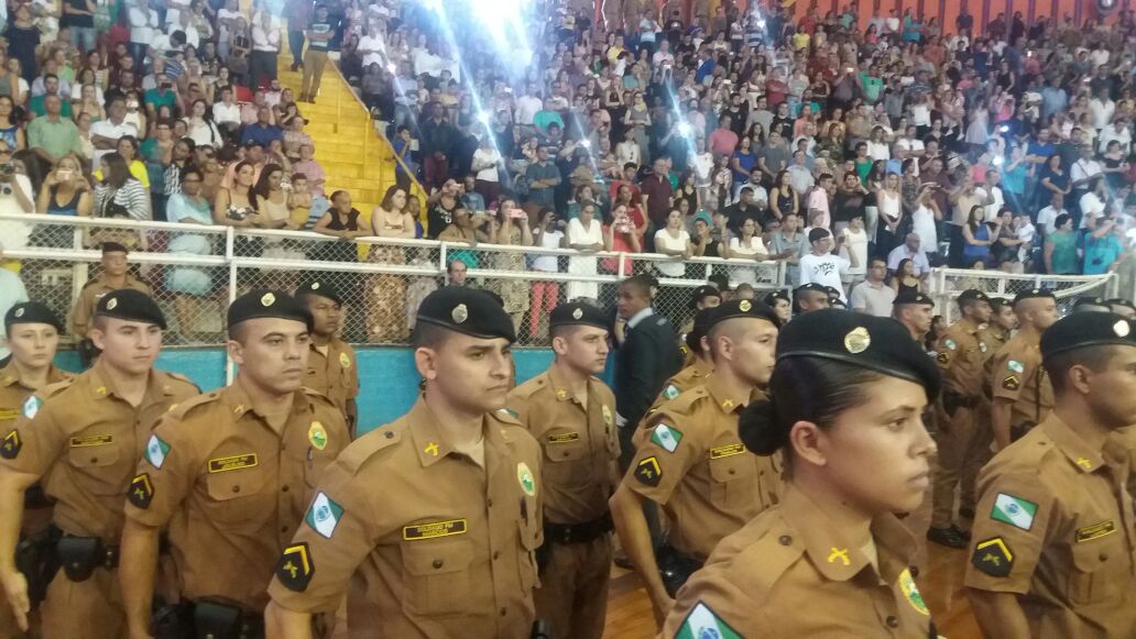 Formatura dos novos Militares, e vaias contidas a Richa