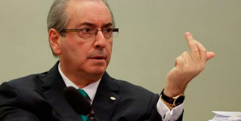 Falta Cupim pra tanta cara de pau: Cunha quer mandato de volta