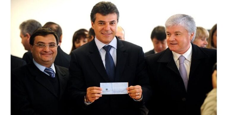 Gilmar Mendes libera bens de Beto Richa
