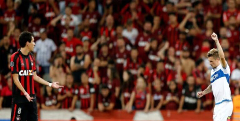 Depois de estar vencendo por 2 a 0 Atlético afina e cede o empate na Liberta