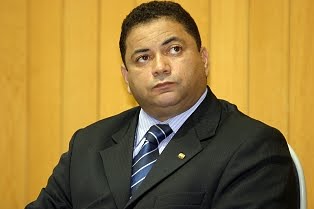 Por quê os negros participam tão pouco da Política Brasileira?