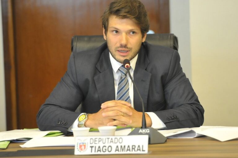 LOA 2023 prevê parte do reajuste dos servidores estaduais do Paraná