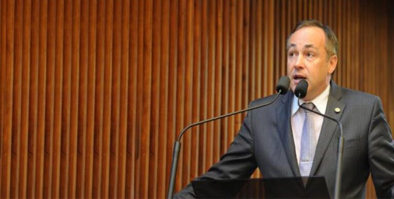 Stephanes Jr xinga padre de “bandidinho, marginal…”