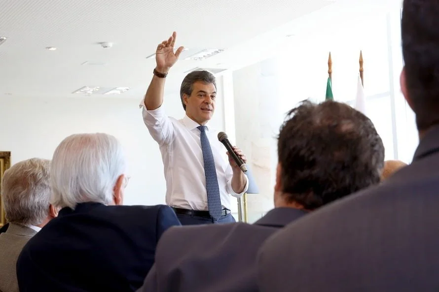Gilmar Mendes libera bens de Beto Richa