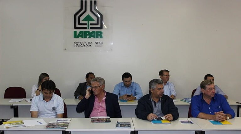 Prefeitos da Amepar cobram Belinati