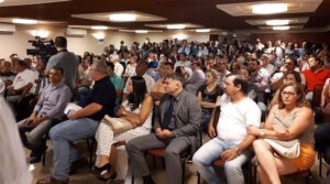imagem destacada: Centenas participam da reunião para discutir ações contra o aumento abusivo do IPTU