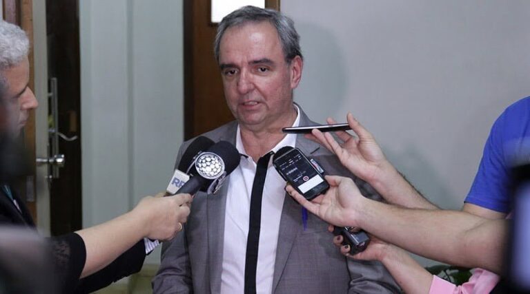 Vai entender essa Câmara. Novo diretor geral da Casa responde processo por improbidade