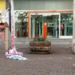 Duas mulheres tentam destruir faixas de protesto contra vereadores de Londrina