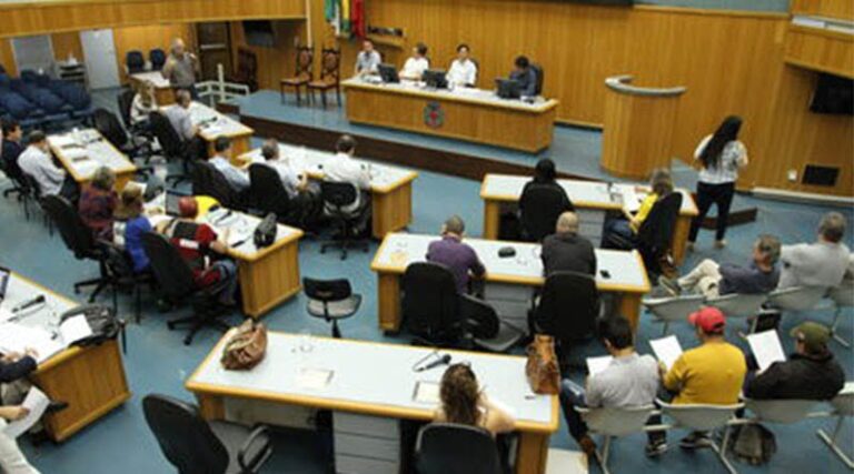 Projeto para revogar lei do IPTU é admitido pela Câmara