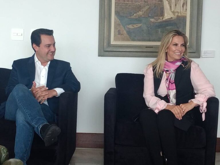 Cida avalia se vai antecipar o período de transição, conforme pede Ratinho Jr