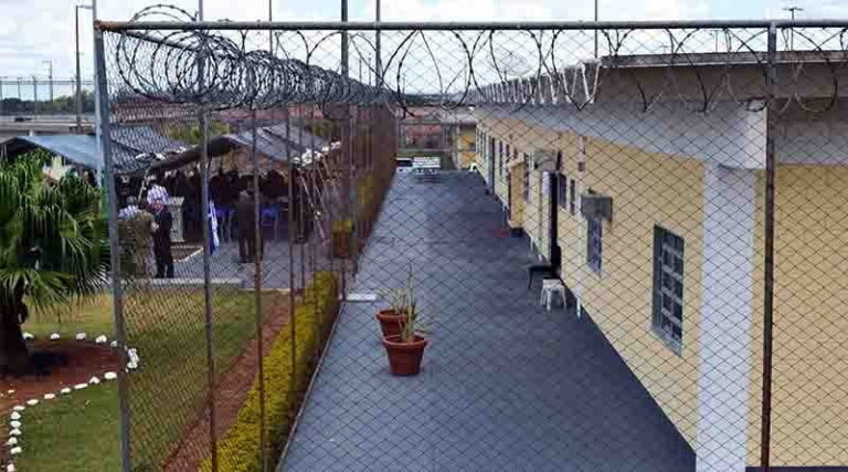 Ratinho quer terceirizar gestão de presídios do Paraná