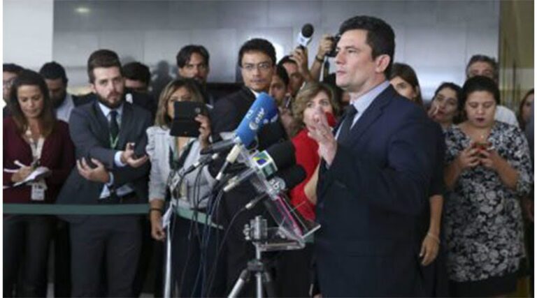 O juiz Sérgio Moro agora, mais do que nunca, é o político Sérgio Moro