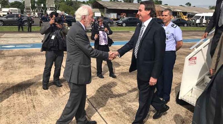 Bolsonaro na posse do novo presidente da Itaipu