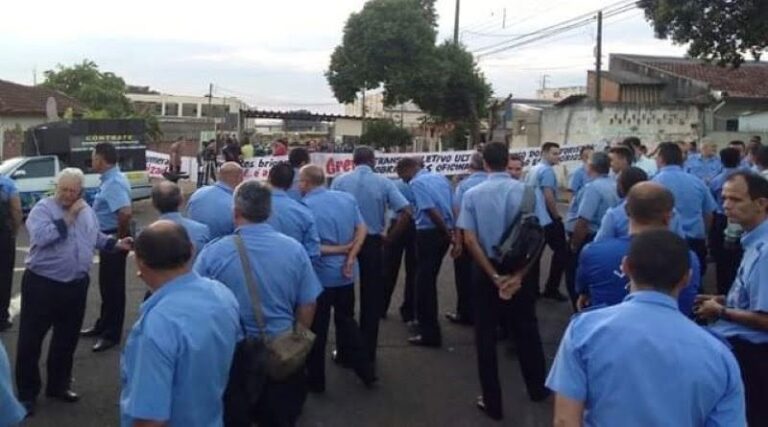Greve de motoristas e cobradores da TCGL praticamente para o serviço em Londrina