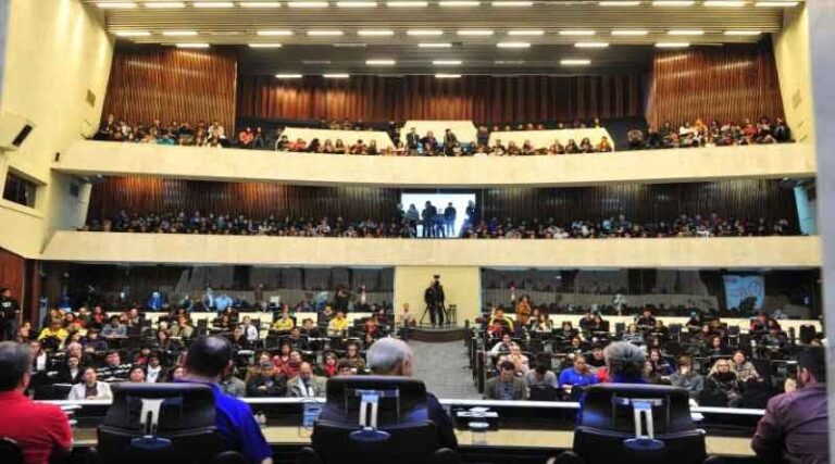 A disputa para empregar os parças no Governo do Paraná