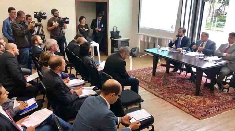 Sanepar tenta explicar na Assembleia o aumento monstro na tarifa da água