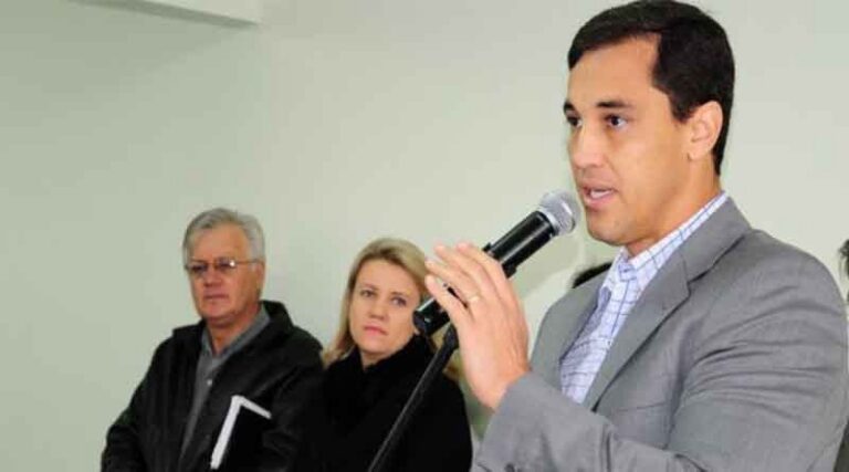 Políticos mudam até a cor… da pele
