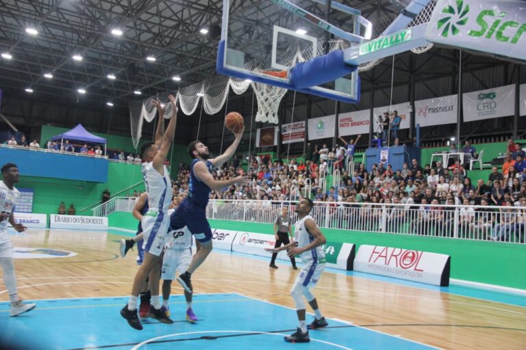Londrina Basquete sofre mas vence o Pato e segue líder na Liga Ouro