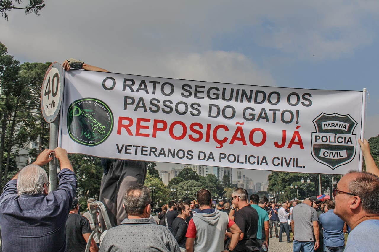 Ratinho Jr é "homenageado" em Curitiba
