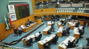 imagem destacada: Câmara aprova, em primeira votação, em regime de urgência, empréstimo de R$ 100 milhões