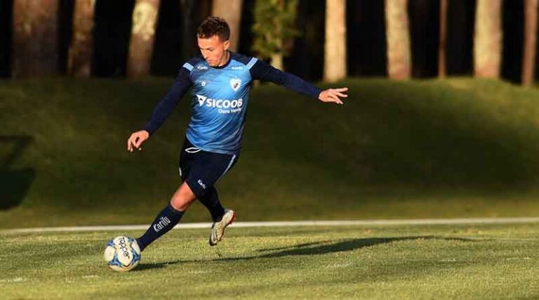 LEC enfrenta o Vitória. Dagoberto retorna ao time