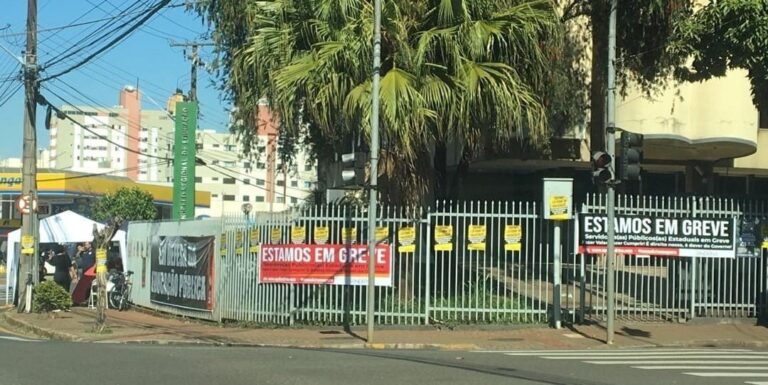 Servidores da Educação protestam em Londrina
