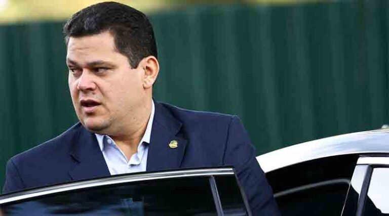 Congresso não admite ingerência em Poderes do Brasil, diz Alcolumbre