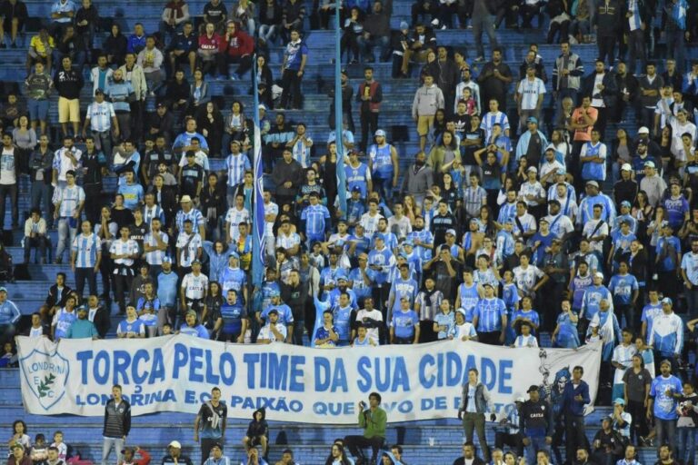 A quem sempre lhe deu a mão…