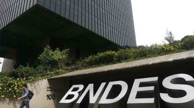 A hora e a vez do BNDES