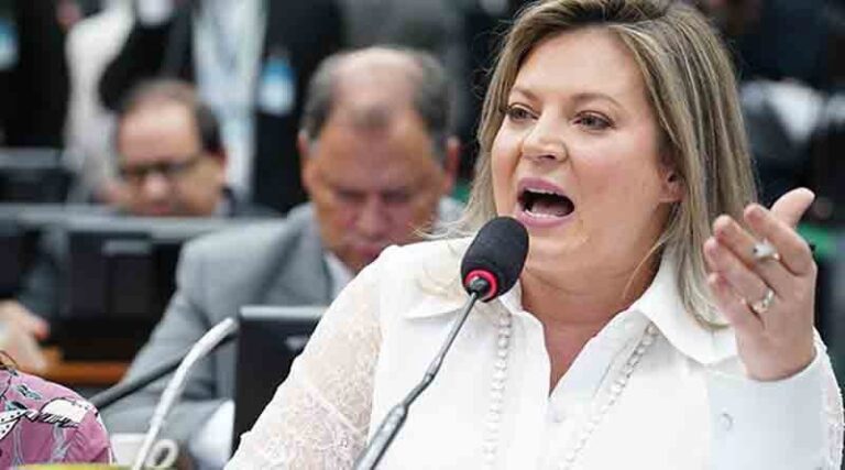 Joice Hasselmann é expulsa do PSDB