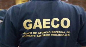 imagem destacada: Gaeco cumpre 12 mandados de busca e apreensão e cinco mandados de prisão contra policiais militares e proprietários rurais no Norte Pioneiro