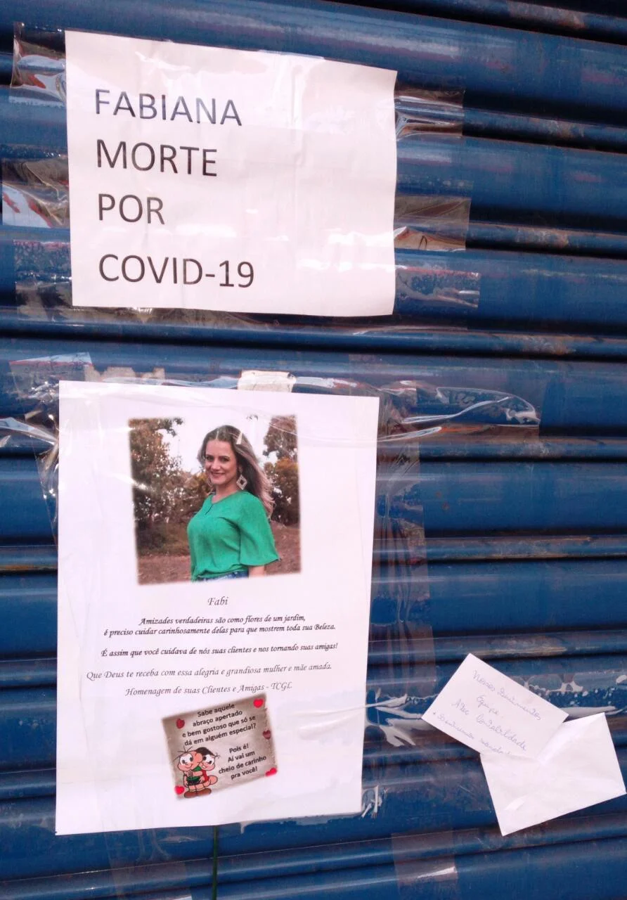 Na porta de uma loja no Calçadão