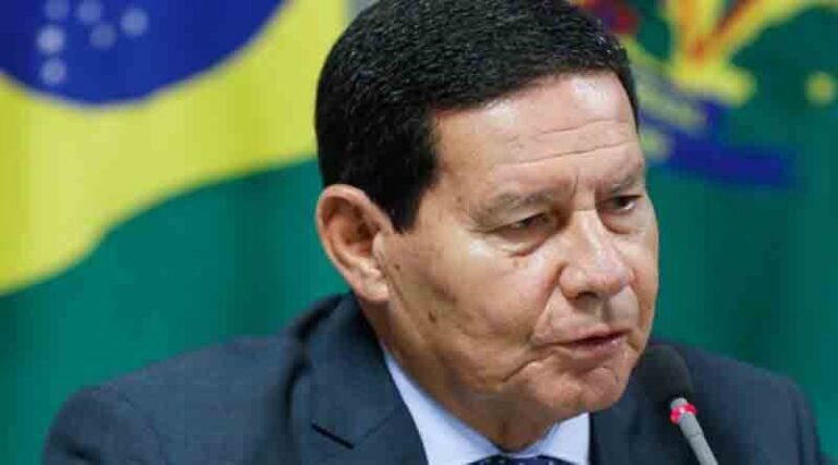 “Chicana jurídica” não apaga fatos contra Lula, diz Mourão