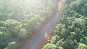 imagem destacada: Ministério Público questiona autorização que pavimentou estrada dentro do Cinturão Verde, em Cianorte