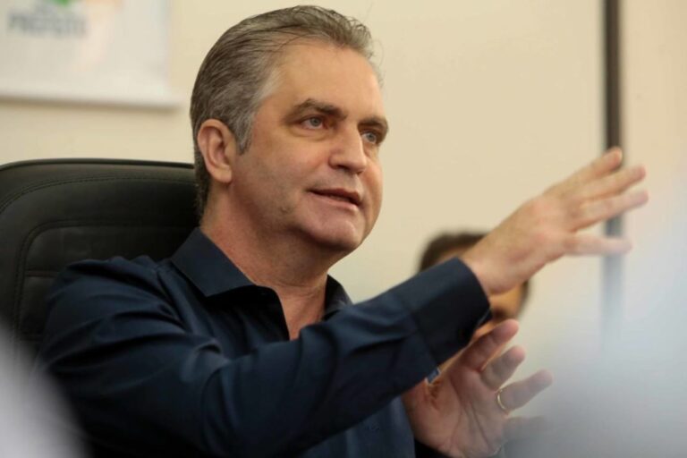 Prefeito de Maringá veta aumento de salário de seu sucessor e secretários