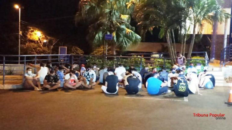 Brasileiros expulsos do Paraguai por participarem de balada