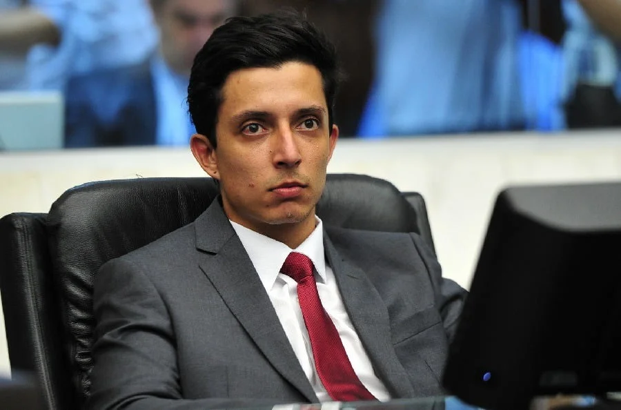 Boca Aberta Junior investigado por "rachadinha" e desvios de kits esportivos
