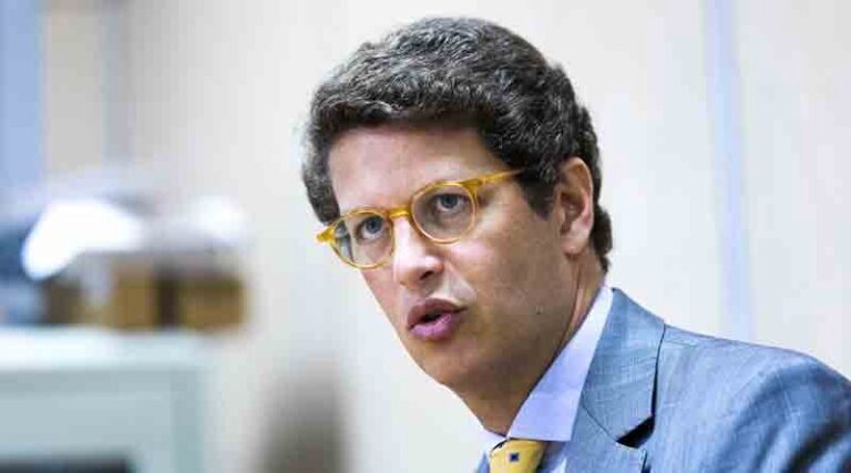 E o deputado e ex-ministro do Meio Ambiente, Ricardo Salles, é chamado de Réulator na CPI do MST