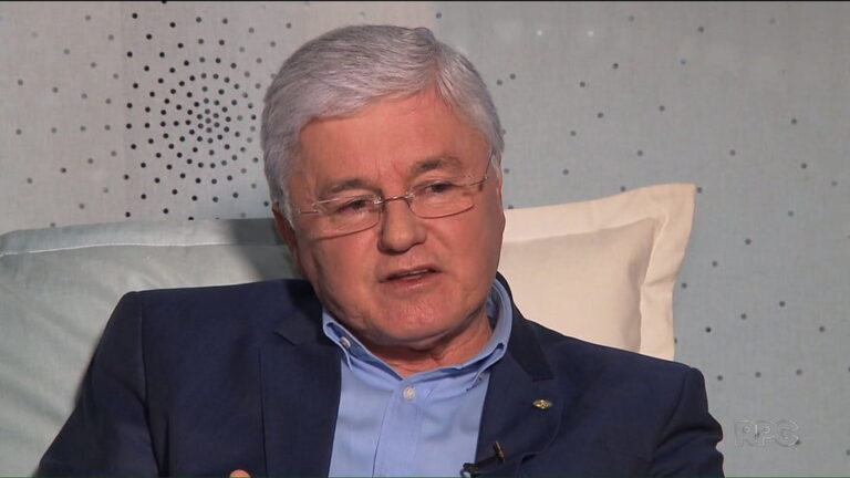 Valdir Rossoni, ex-presidente da Assembleia do Paraná, é condenado por contratar funcionária fantasma