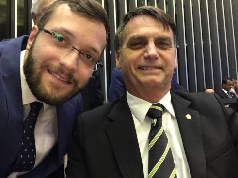 Alexandre de Moraes encaminha à PGR relatório da PF sobre vazamento de inquérito por Filipe Barros e Bolsonaro