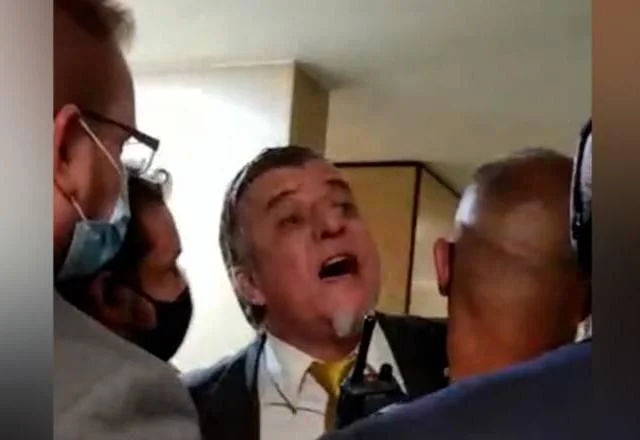 Câmara Federal cassa o mandado do deputado Emerson Petriv, o Boca Aberta