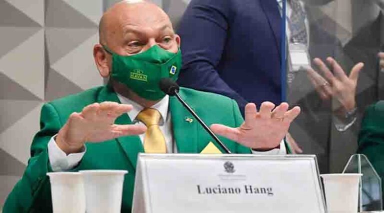 Clima quente na CPI. Aziz dá reprimenda em Hang