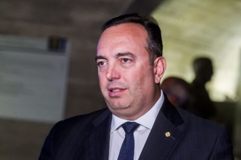 Cuidado: Começou o garimpo de votos