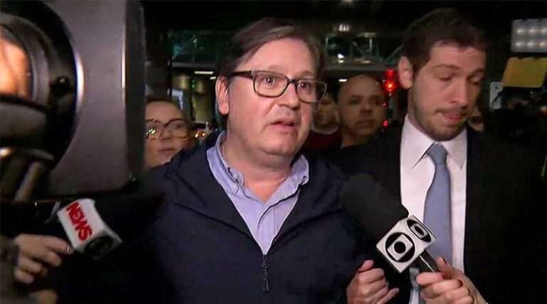 O homem da Mala de Temer, Rodrigo Rocha Loures, procura o passaporte