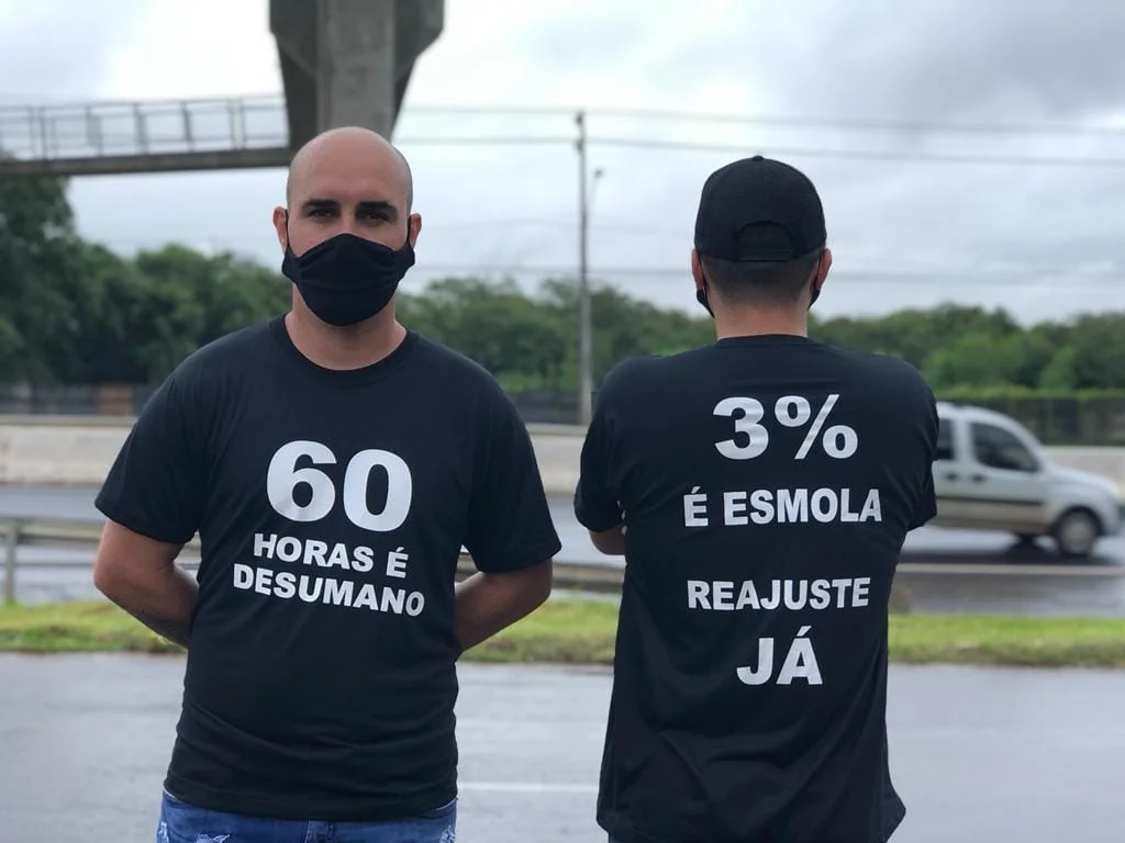 Protesto contra Ratinho Jr reúne servidores estaduais de várias áreas