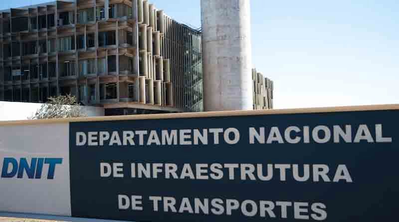 Dnit dispensa servidores