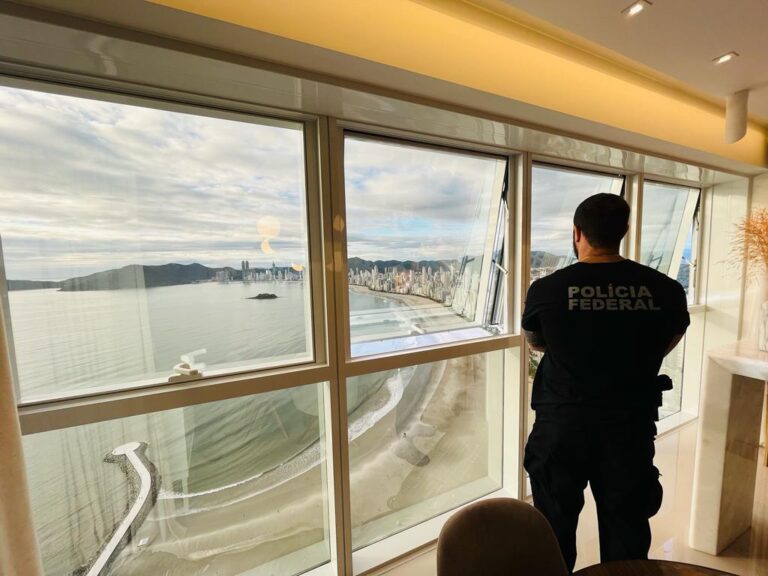 PF e Receita em Arapongas para desarticular esquema de lavagem de dinheiro envolvendo drogas e apartamentos em Camboriu
