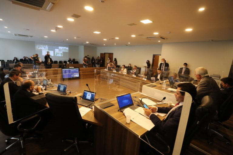 Assembleia aprova possibilidade de flexibilização do uso da máscara no Paraná