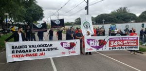 Além dos policiais, pessoal da Saúde também protesta contra Ratinho